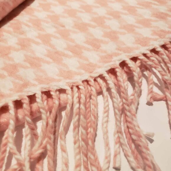 2 Women's Winter Scarfs - Picture 4 of 5